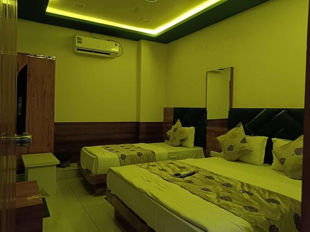 Hotel Maan Palace Vadodara Exterior photo