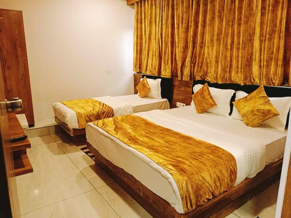 Hotel Maan Palace Vadodara Exterior photo